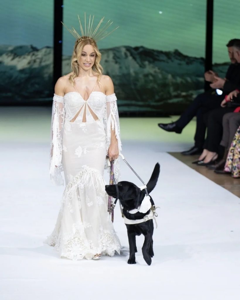 Karolina Pelentritou participated in the “Yes I Do Catwalk”, which took place at MEC Paianias, along with her dog, Liberty